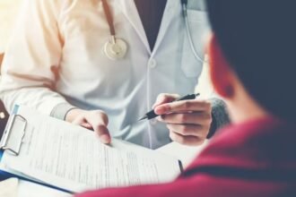 Oncologist Dr. Anchal Agarwal explaining early warning signs of cancer in her viral Instagram video.